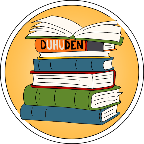 Ein Bücherstapel aus sieben Büchern. Das oberste Buch ist aufgeschlagen. Es liegt auf einem orangen Buch, auf dessen Buchrücken 'Duhuden' steht.